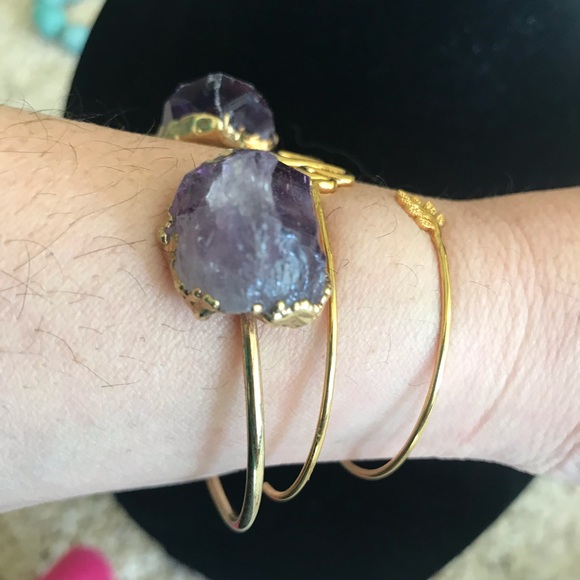 Layering bangles. Dainty and beautiful. - Picture 6 of 6